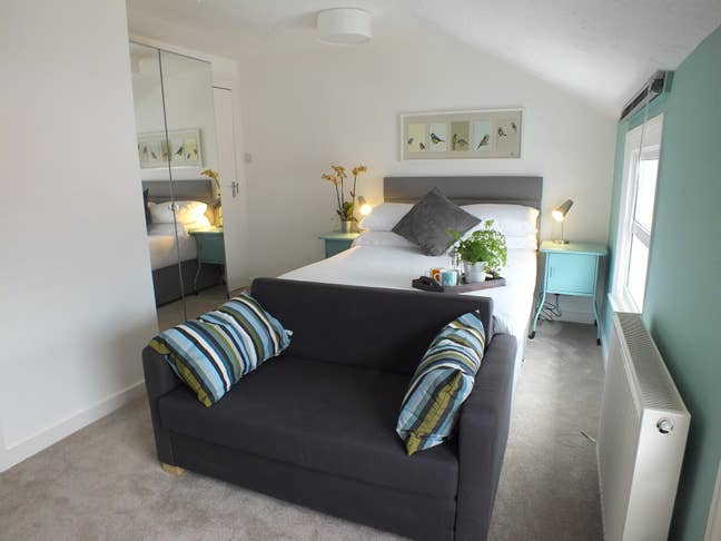 Town Centre Location! Ensuite Bedroom! Main Photo