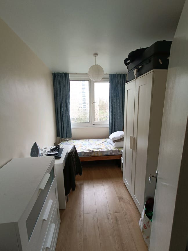 Room Available – Excellent Location  Main Photo