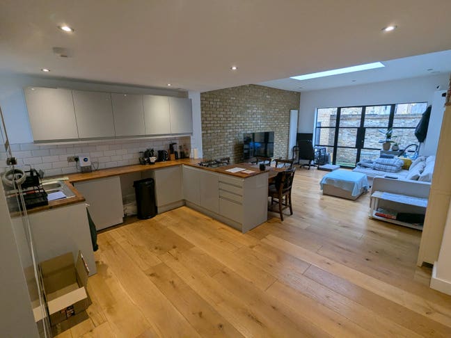 Room in SW9, own bathroom, bills included Main Photo