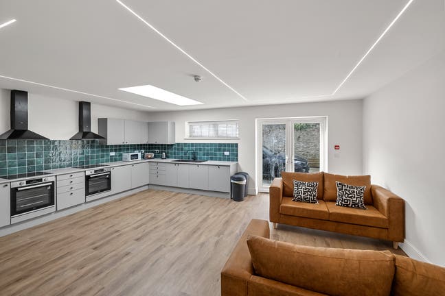 2 Ensuite Pro Rooms Available &pound;715 PCM each. Main Photo