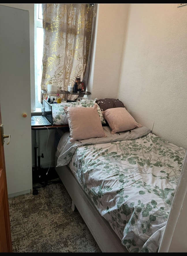 Single  bedroom available Main Photo