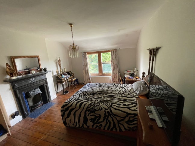 Large Double Room Furzedown Streatham Main Photo