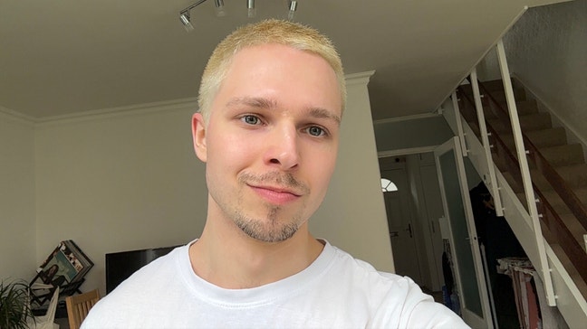 LOOKING FOR A ROOM Main Photo