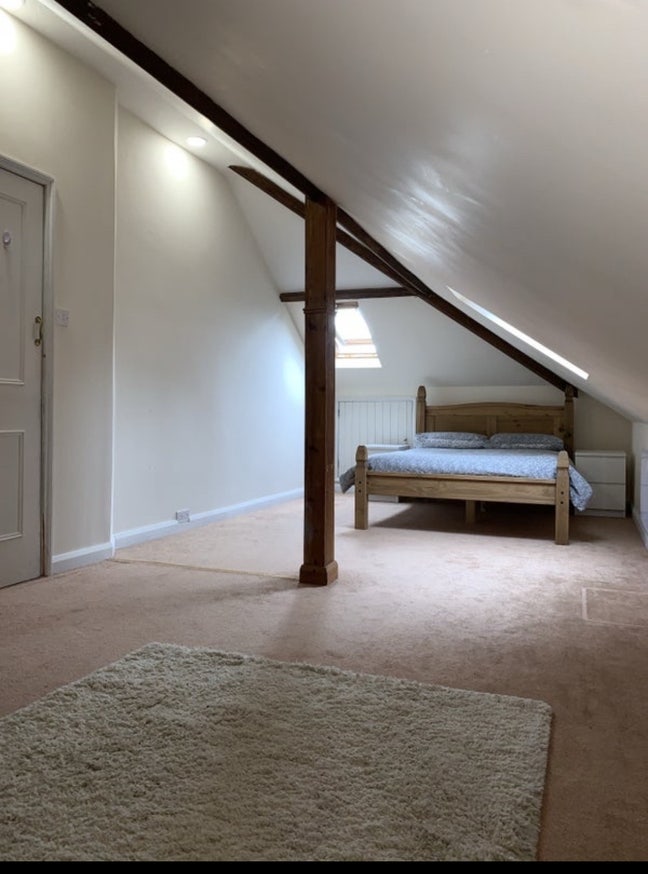 Room to rent in family home Main Photo