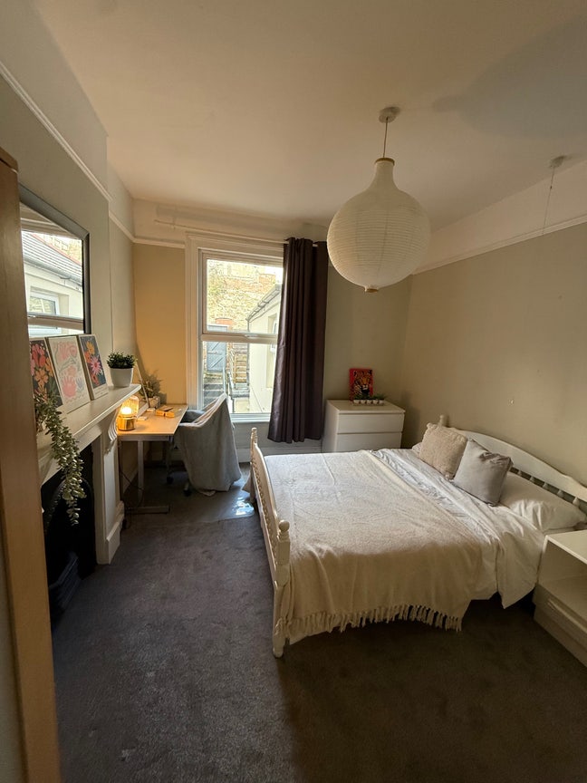 Professional House Share - Free On Road Parking!  Main Photo