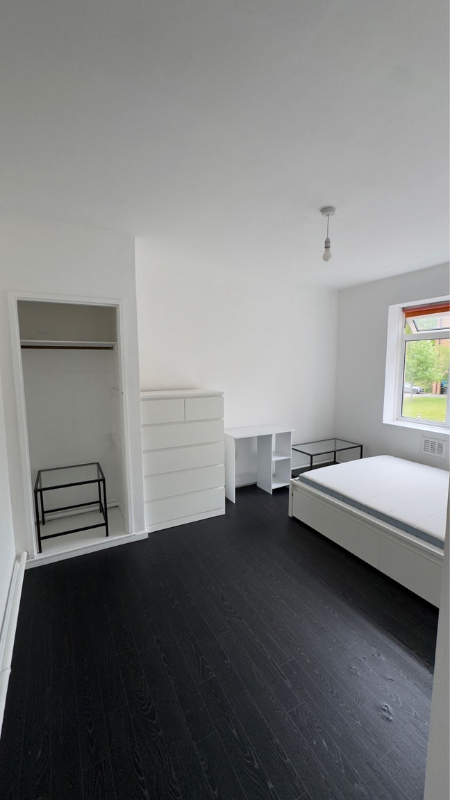 Warm, Comfortable Room in Quiet House Main Photo