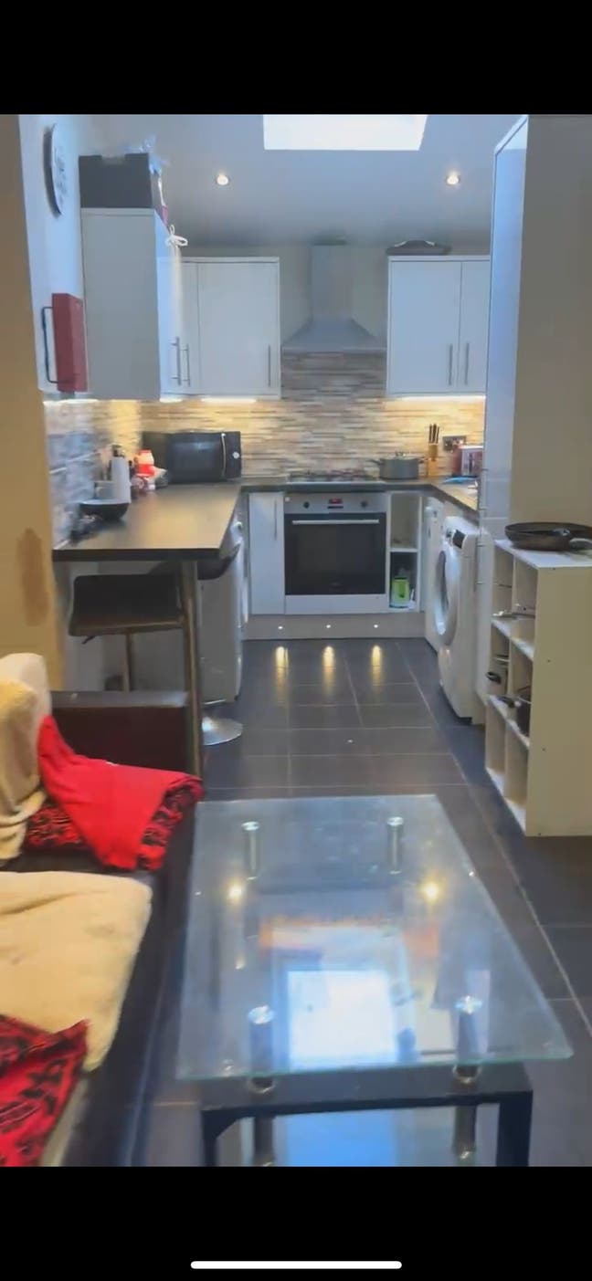 Urgent Tenancy Takeover Fallowfield Main Photo