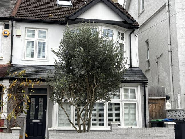 Room in a family house Main Photo