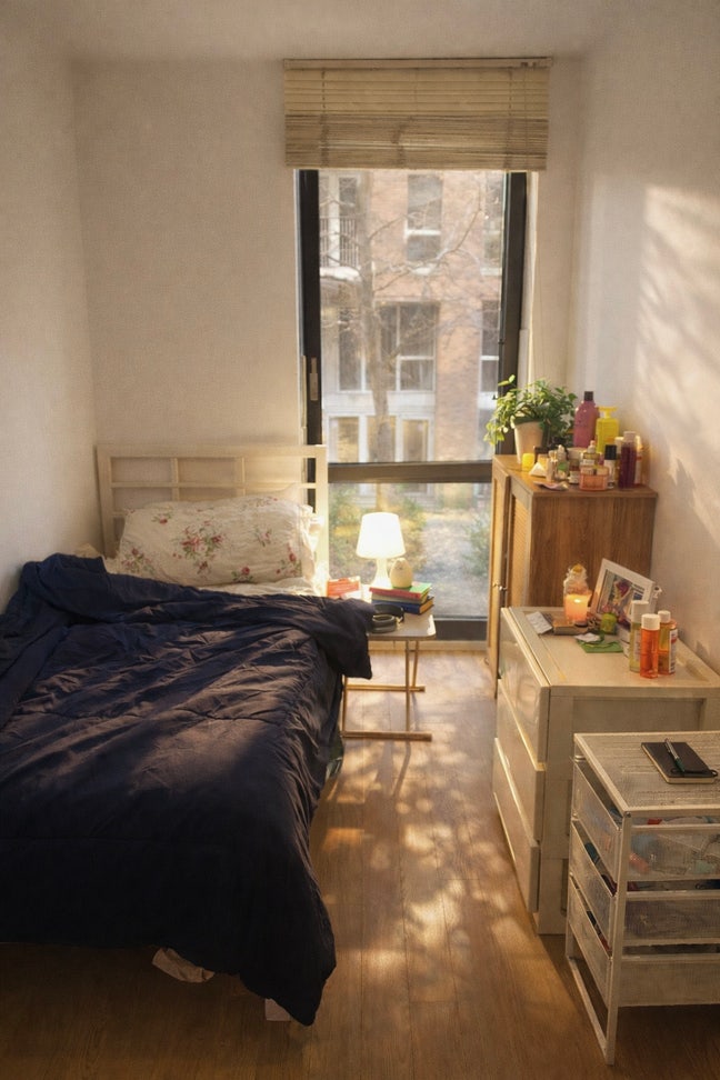 Private Room for rent in a large flat Main Photo