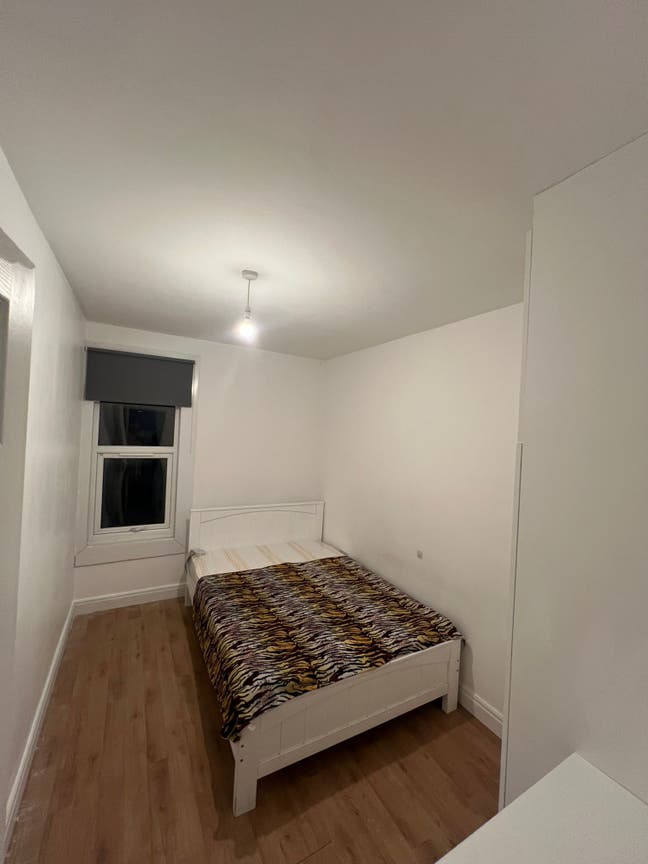 N15 Immediate room rent Main Photo