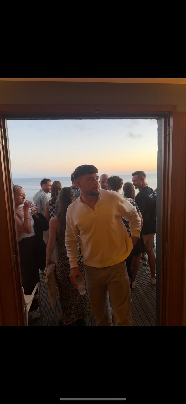 Looking for modern apartment in Town Main Photo