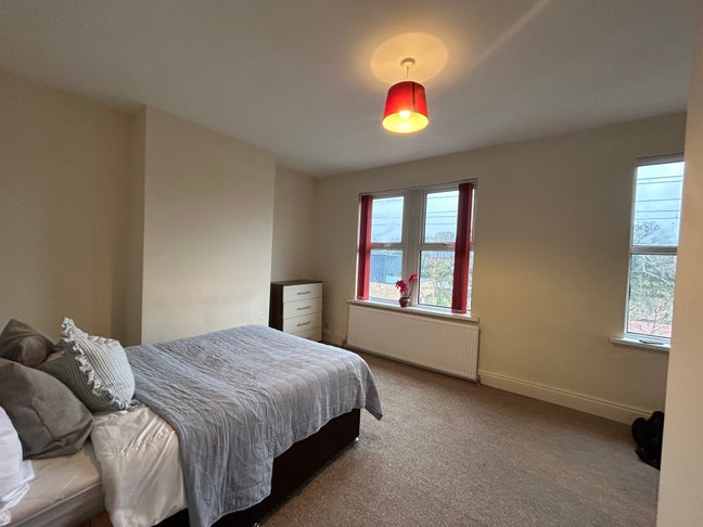 Fully Furnished Double Room - All Bills Included Main Photo