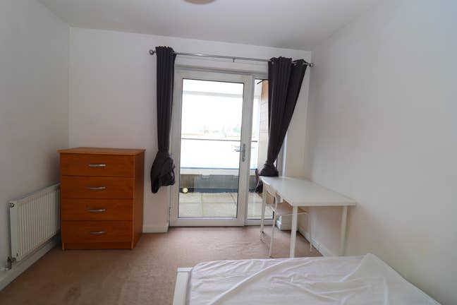 2 Amazing Rooms with Balcony Available Now in SE10 Main Photo