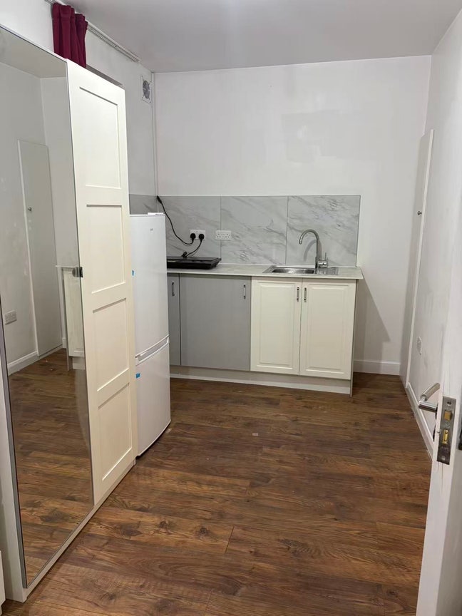 New Studio Near Bruce Grove Station  Main Photo