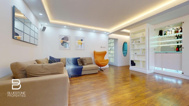 SW2 - Modern 3 Bed Apartment with Garden Main Photo