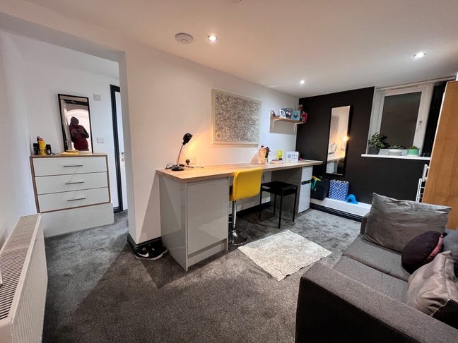 Luxury Large Studio Room + Ensuite *Bills inc* Main Photo