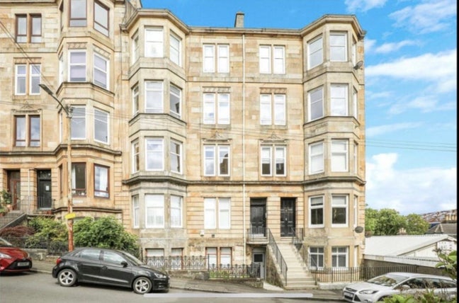 Spacious double room available now Main Photo