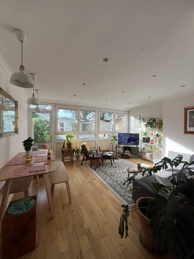 Warm Double Bedroom Available- Live in Landlord Main Photo