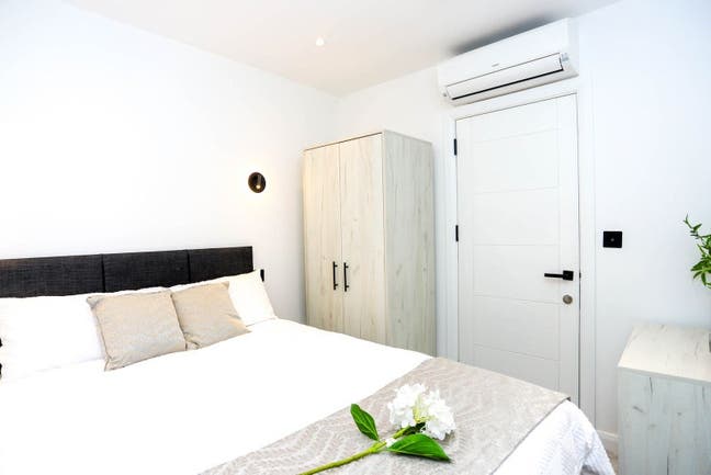 🌟 Modern Room- Short Walk to Earlsfield🌟 Main Photo