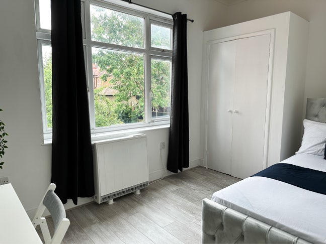 Single Room - Willesden Green Station Main Photo