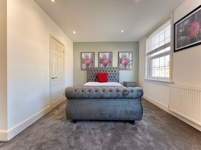 Top Quality Ensuite - Central Reading! Main Photo