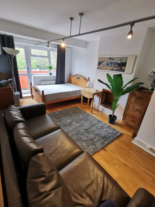 Double room close to station  Main Photo