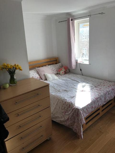  E14 9WL Ensuite Room &pound;1150 inc ALL Bills  Main Photo