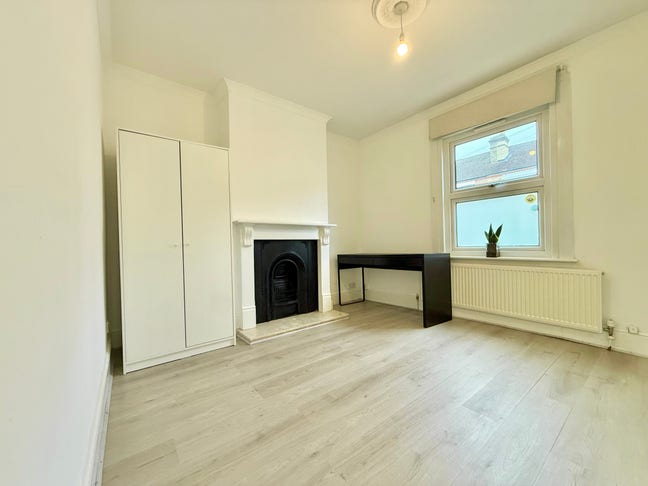  Elizabeth line - Romford - Newly furnished home Main Photo