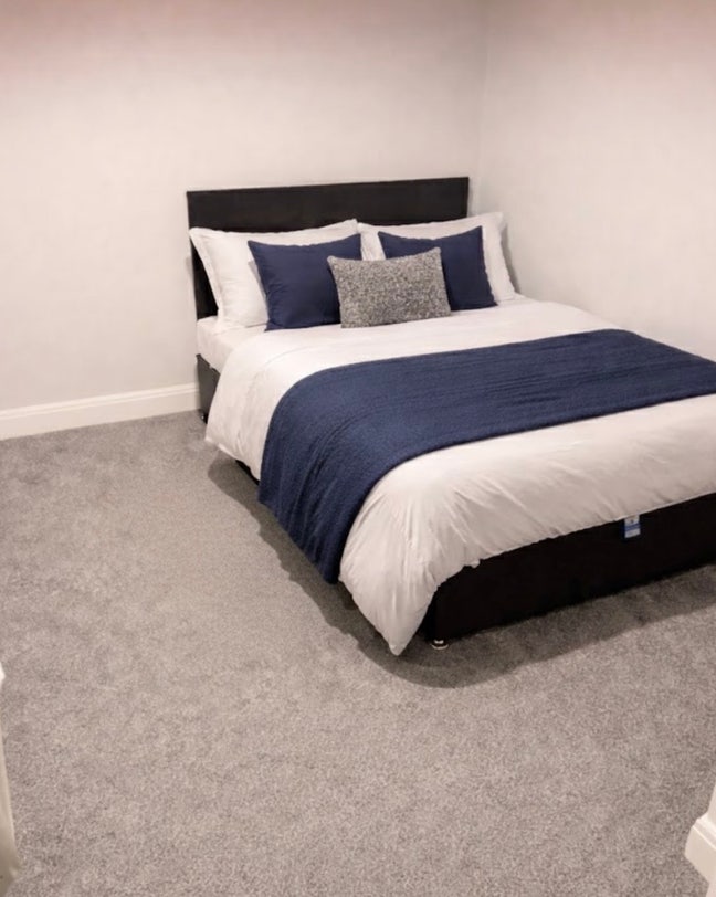 Spacious Furnished Double room - Bills included  Main Photo