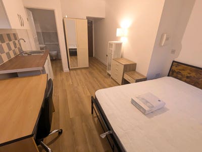 Studio room - All bills included! Main Photo