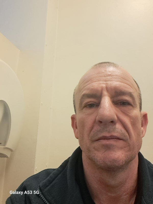 Looking for 1 bedroom/ studio flat Main Photo