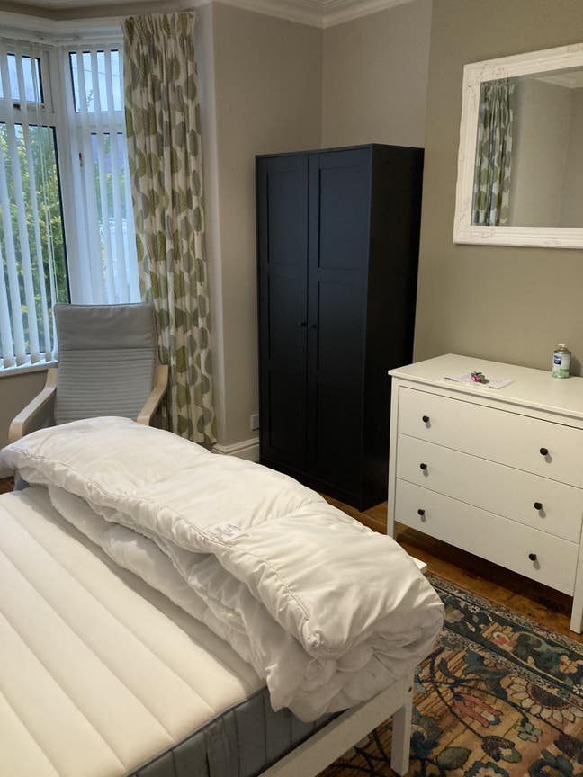 Modern Light Ground Floor Double Furnished Room  Main Photo