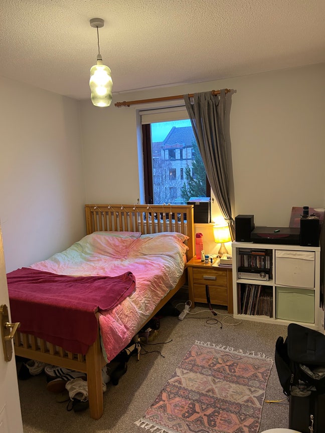 Double bedroom in 2 bedroom flat with own bathroom Main Photo