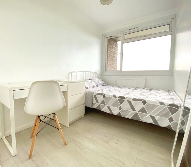 Walk to Liverpool Street | New flooring + desks |  Main Photo