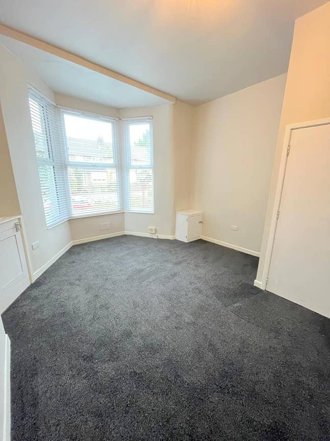 One Bedroom Apartment to Rent on Derwent Road East Main Photo