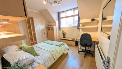  En-suite room close to everything in town centre Main Photo