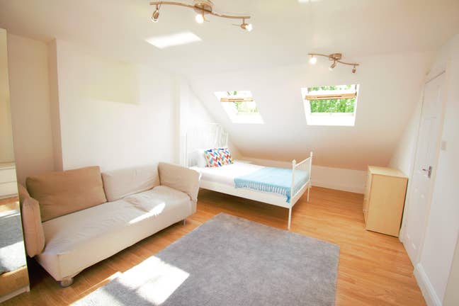 En-Suite Room Available (Bills not included) Main Photo