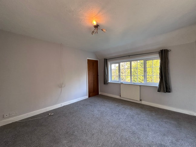 Double Rooms Available on Effingham Road Main Photo