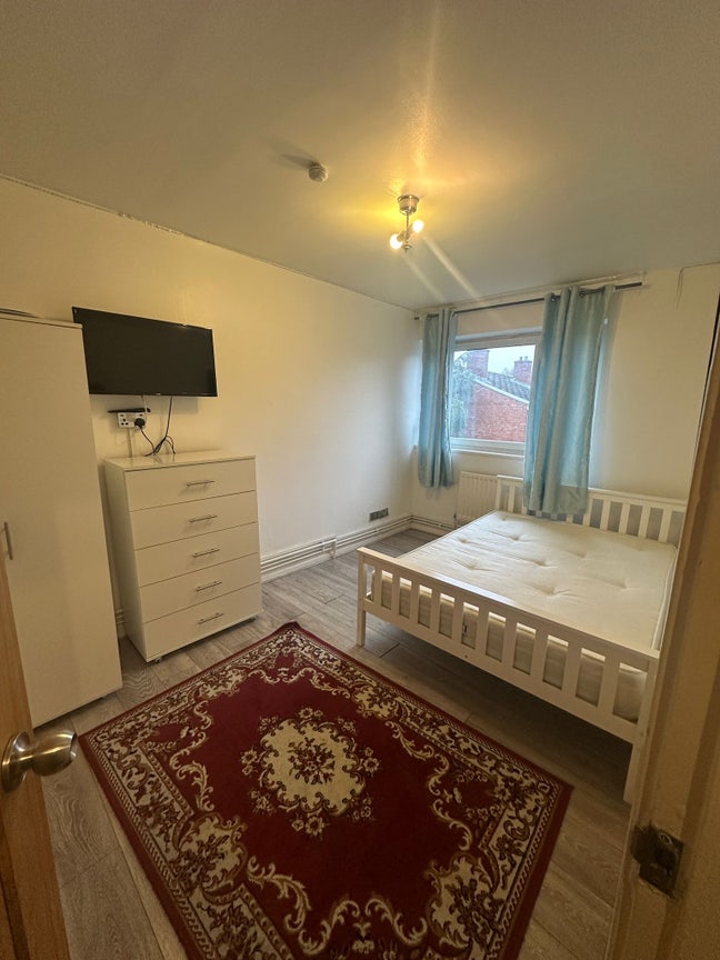 Big double room in Roehampton-Available now Main Photo