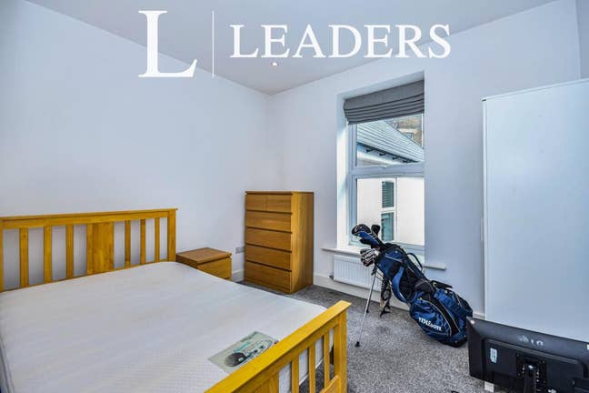 Large Double Bedroom in Lovely 2 Bedroom Apartment Main Photo