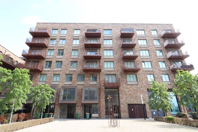 Riverside 3 Bed Flat Available In Gallions Reach Main Photo