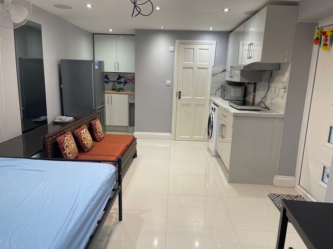 Studio Flat Main Photo