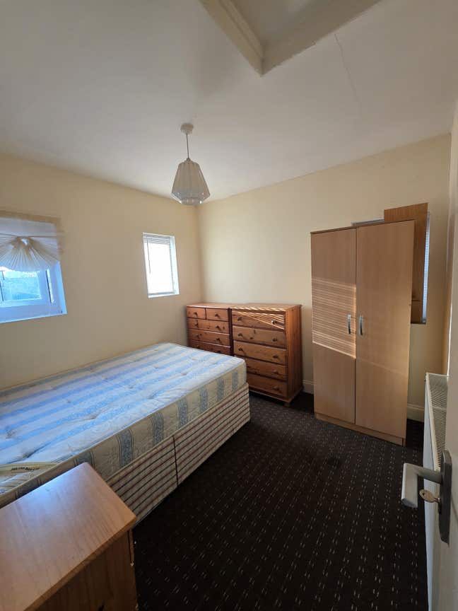 Spacious Single Room – 6 Min Walk to Jubilee Line Main Photo