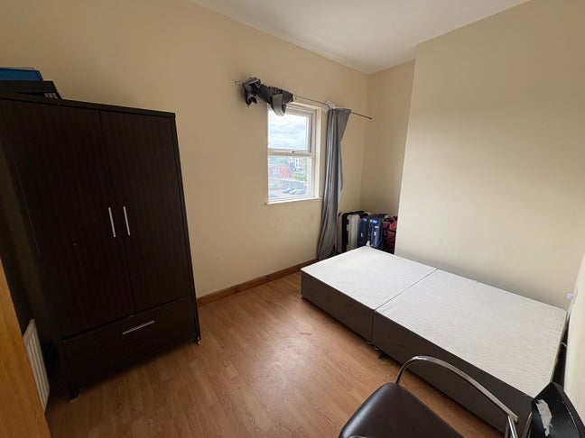 1 Room in a 5 Bedroom House, City Centre, BT7  Main Photo