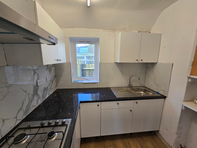 Double room in shared house Main Photo