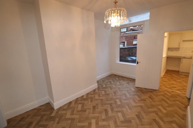 🏡✨2-BR House in Salford✨ Available NOW 📤 Main Photo