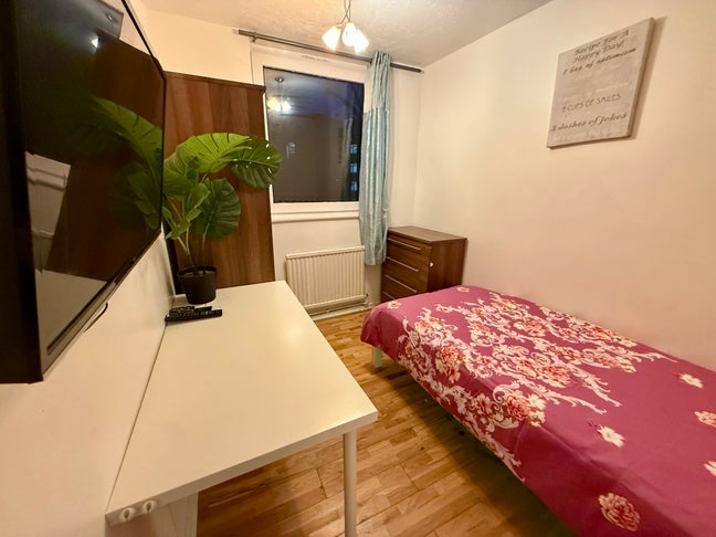 Convenient Single Room At East Putney Underground Main Photo