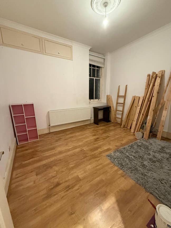 Spacious 1 Bedroom flat available now Main Photo