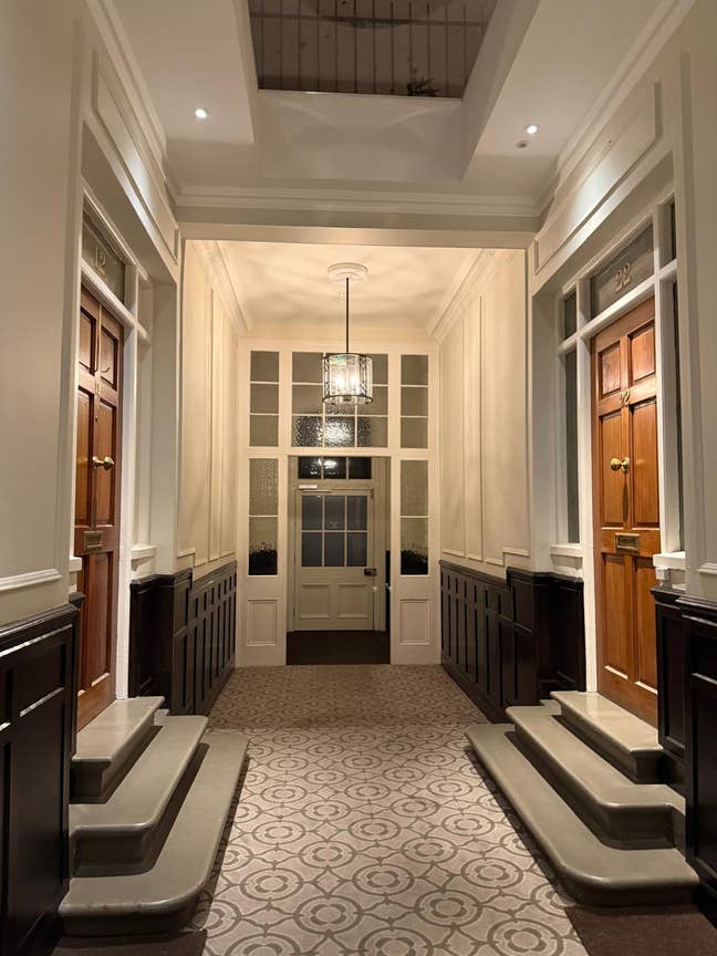 Spacious 1 Bedroom flat available now Main Photo