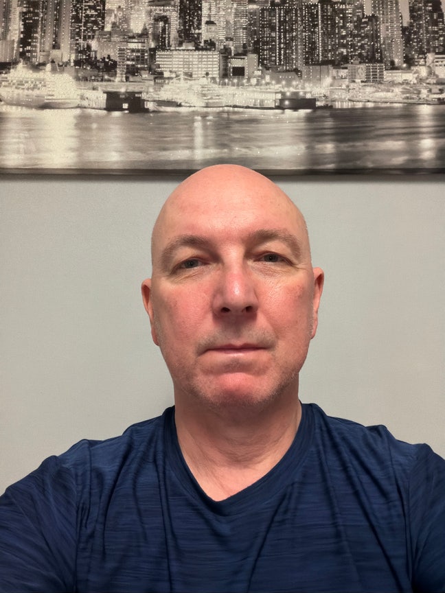 Professional Male seeks a single or double room Main Photo